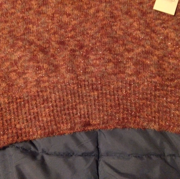 Women's/Junior Sweater - Picture 3 of 4